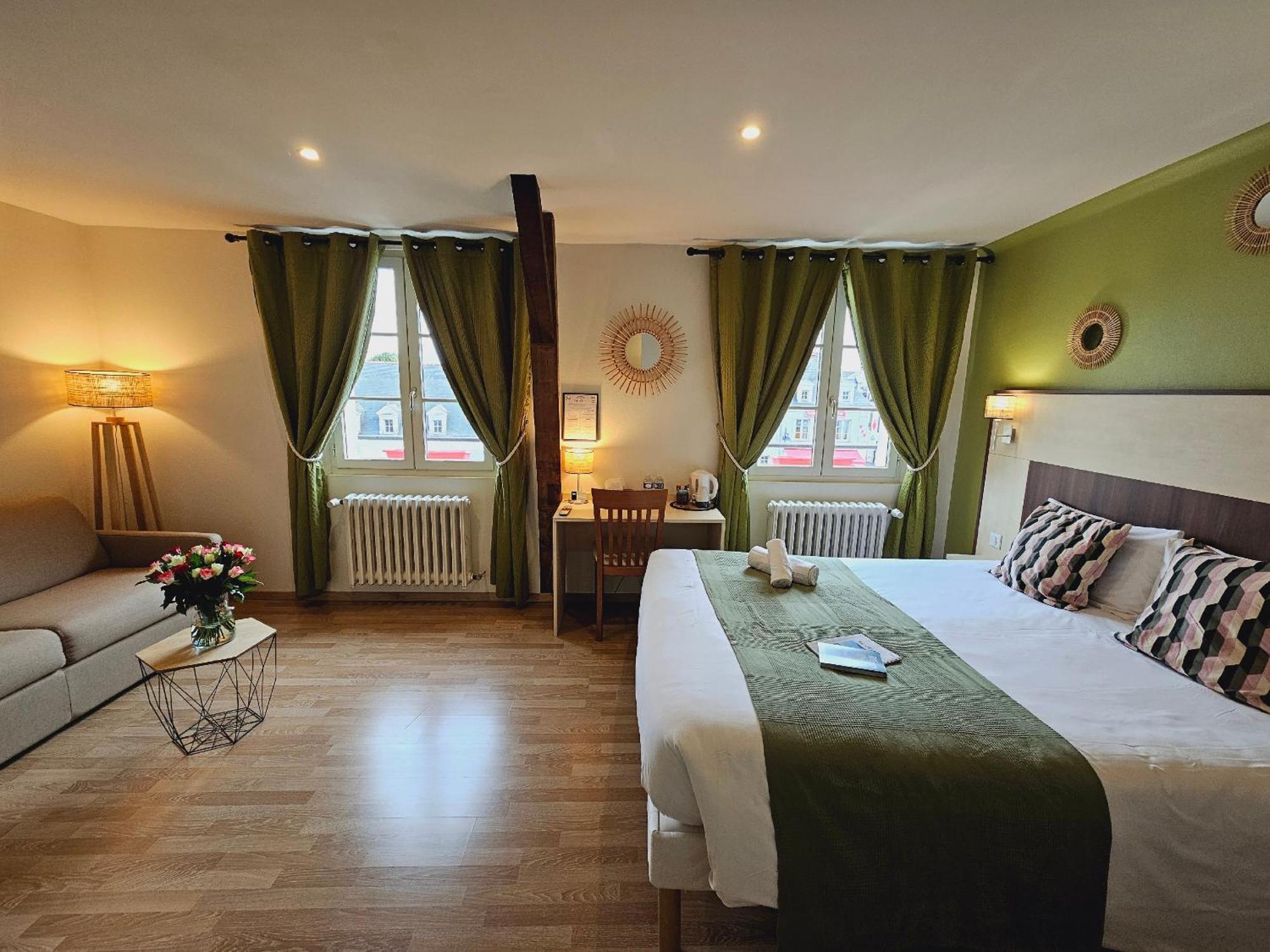 Logis Loire Hotel - Les Cocottes Restaurant Les Rosiers Zimmer foto